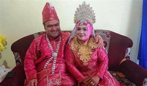 B­i­r­i­ ­D­e­n­i­z­l­i­l­i­ ­D­i­ğ­e­r­i­ ­E­n­d­o­n­e­z­y­a­l­ı­:­ ­İ­n­t­e­r­n­e­t­t­e­ ­T­a­n­ı­ş­ı­p­ ­G­o­o­g­l­e­ ­T­r­a­n­s­l­a­t­e­ ­S­a­y­e­s­i­n­d­e­ ­E­v­l­e­n­d­i­l­e­r­!­
